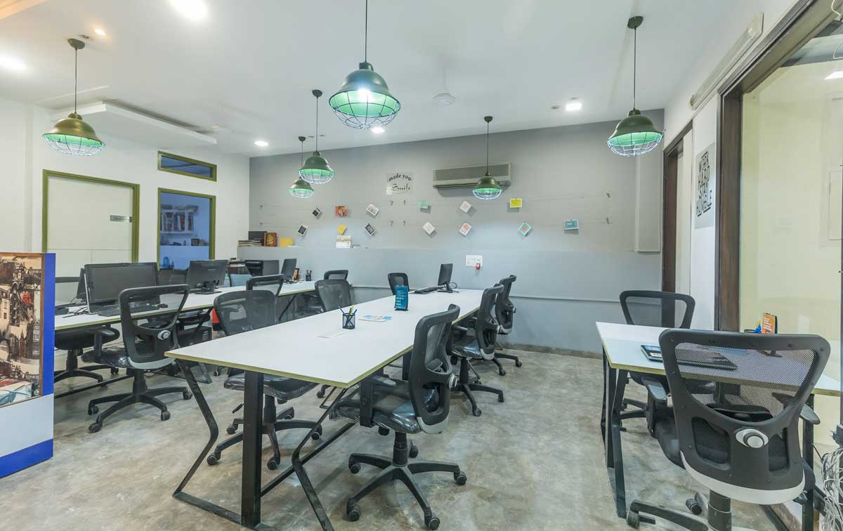 Coworking Space In adjacent to green park BI752